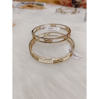 กำไล Coach กำไลข้อมือ HORSE AND CARRIAGE BANGLE (COACH 5964) สี GOLD สีทอง รถม้า