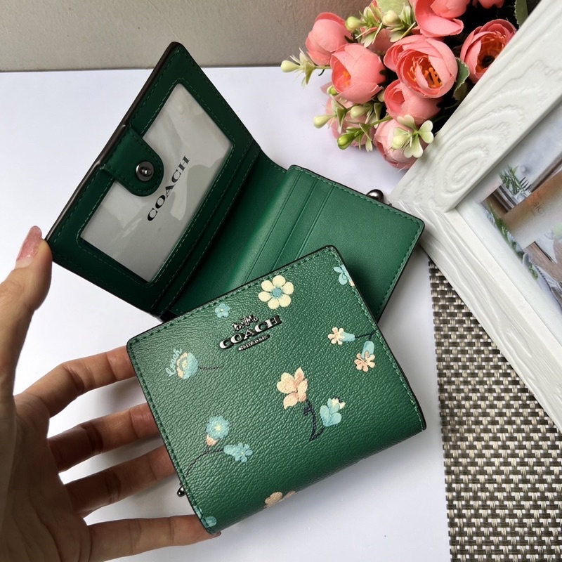 สด-ผ่อน-กระเป๋าสตางค์-สีเขียวลายดอกไม้-c8703-snap-wallet-with-mystical-floral-print