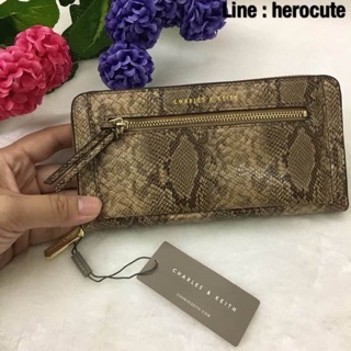 CHARLES & KEITH ZIP FRONT LONG WALLET ของแท้ ราคาถูก