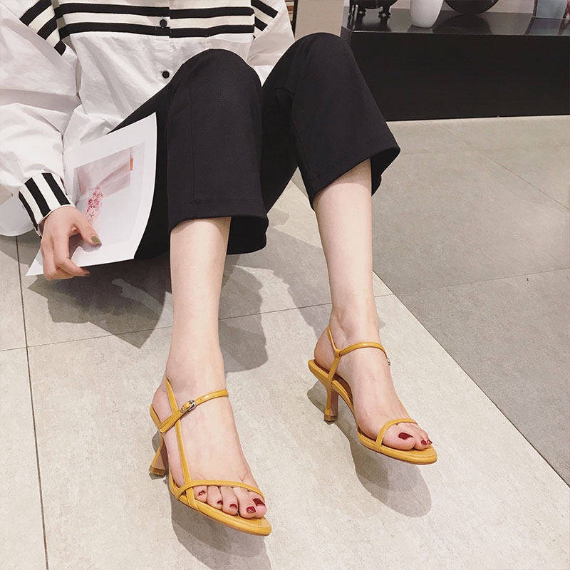 รองเท้าแตะ-หนึ่งคำที่มีรองเท้าส้นสูงหญิง-2020-ใหม่เกาหลีอเนกประสงค์กระเป๋าเปล่าและรองเท้าแตะโรมันส้นเท้าแมวเซ็กซี่ส้นเท