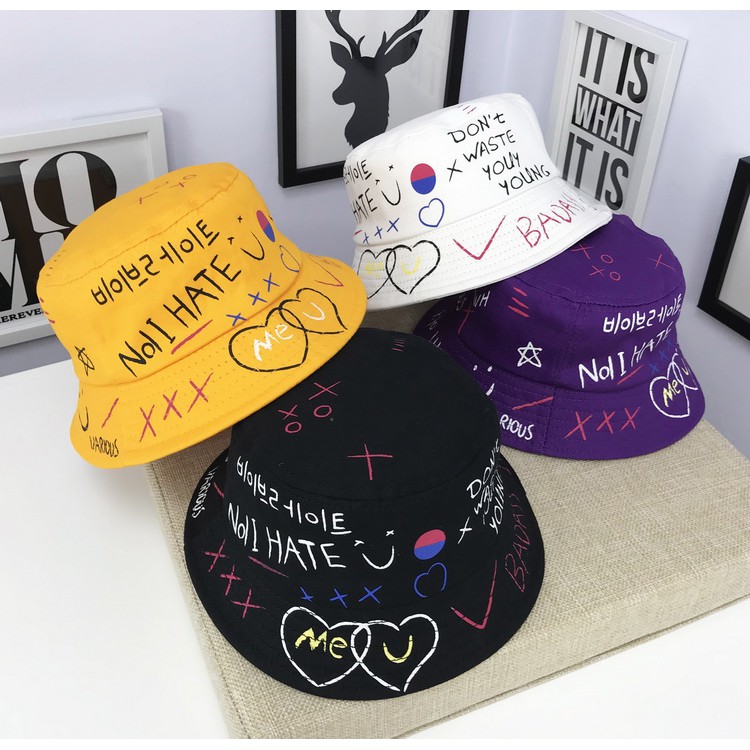 ภาพหน้าปกสินค้าหมวกบักเก็ต สไตล์เกาหลี พิมพ์ลายอักษรเกาหลี ฮิปๆ 4 สี สินค้าพร้อมส่ง ไม่ต้องรอพรี จากร้าน freedomfashion บน Shopee