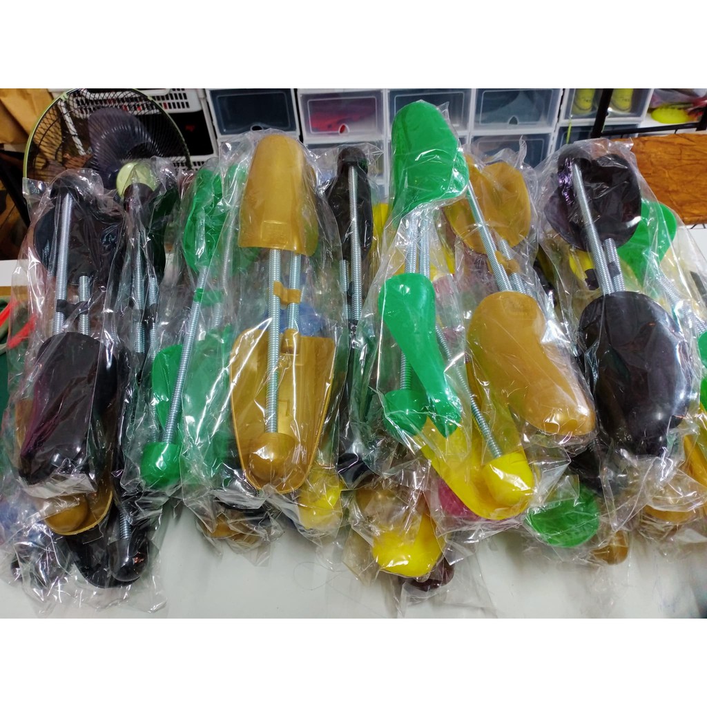 ภาพหน้าปกสินค้าดันทรงรองเท้า (คละสี) จากร้าน zomstud_naythaw บน Shopee