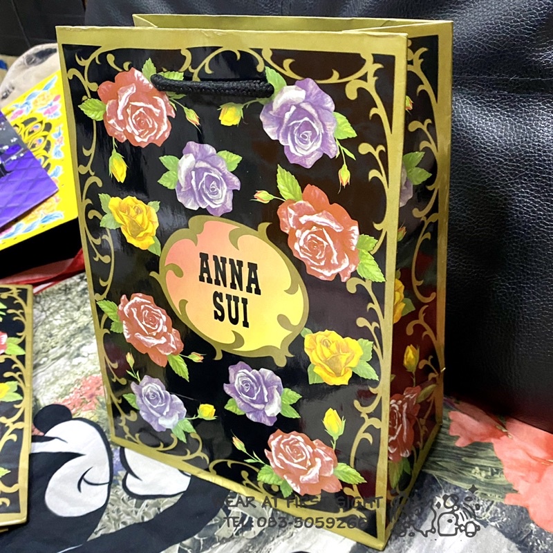 ภาพหน้าปกสินค้าถุง Bag ANNA SUI แอนนาซุย แท้100% ถุงหิ้ว ถุงกระดาษ มี3ขนาด ANNASUI - สีเหลือง , สีม่วง , สีดำ จากร้าน wearatfirstsight บน Shopee