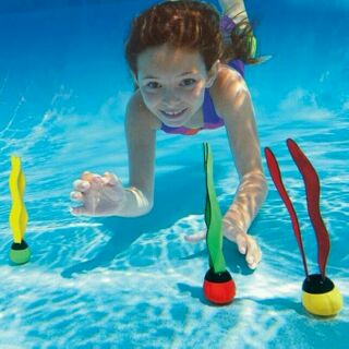 ภาพหน้าปกสินค้าของเล่นดำน้ำสุดฮิต🔥 🔥Aquatic Dive Balls Pool Diving Toys - ของเล่นดำน้ำ แบบสาหร่าย ฝีกลูกหัดดำน้ำ 1 แพค มี 3 ลูก 3 สี ที่เกี่ยวข้อง
