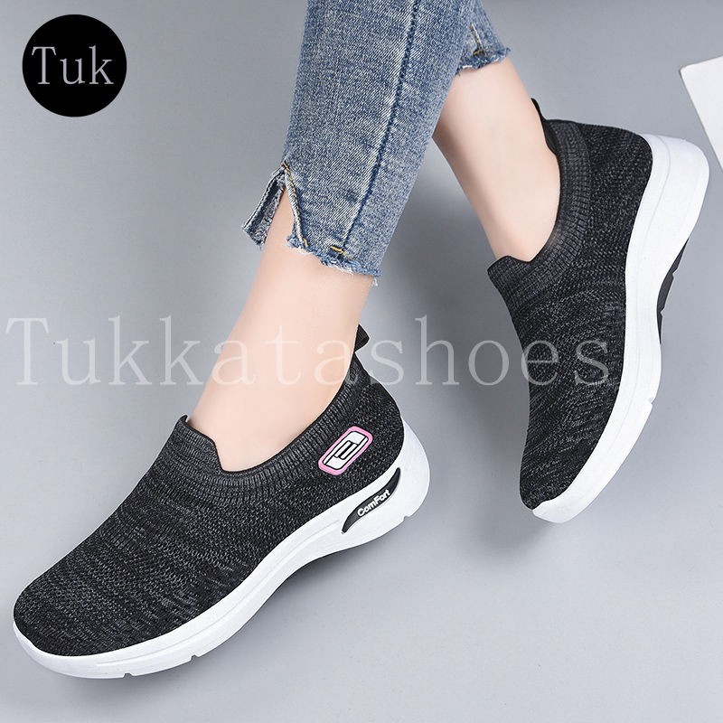 ภาพหน้าปกสินค้ารองเท้าผ้าใบเพื่อสุขภาพ แบบสลิปออน ลำลองเท้า จากร้าน tukkatashoes บน Shopee