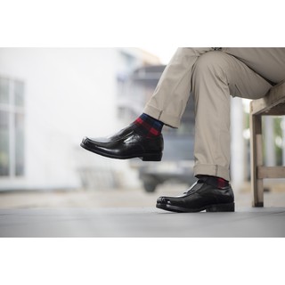 สินค้า รองเท้าคัชชู หนังแท้ หัวตัดมน แบบทางการ หุ้มส้น สีดำ พื้นยางแท้กันลื่น ระดับดีเยี่ยม StepPro Black Loafer Code 954