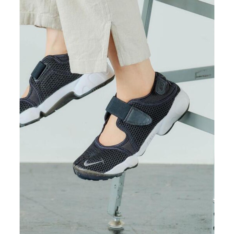 ภาพหน้าปกสินค้าพร้อมส่ง รองเท้า Nike Air Rift BR ของแท้100% ช็อปญี่ปุ่น ของใหม่กล่องป้ายครบ จากร้าน hellojapanshop บน Shopee