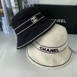 ภาพหน้าปกสินค้าหมวกบักเก็ต แฟชั่นเกาหลี ผู้หญิงผู้ชายใส่ได้มีสินค้าพร้อมส่งนะจ๊ะ ซึ่งคุณอาจชอบราคาและรีวิวของสินค้านี้
