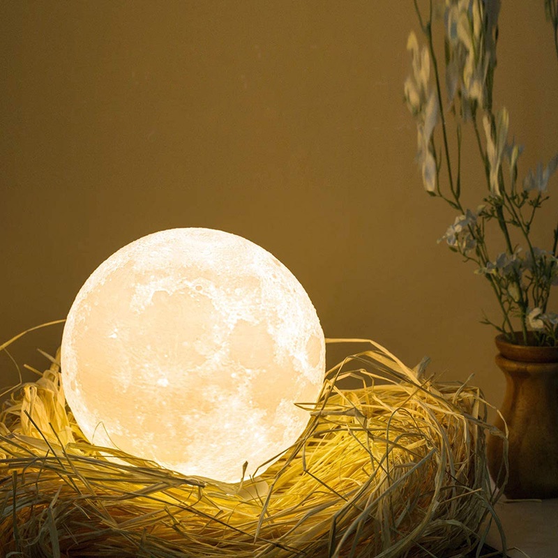 ภาพหน้าปกสินค้าโคมไฟตั้งโต๊ะ Led รูปดวงจันทร์ 3D สําหรับห้องนอน จากร้าน peacenlove.th บน Shopee