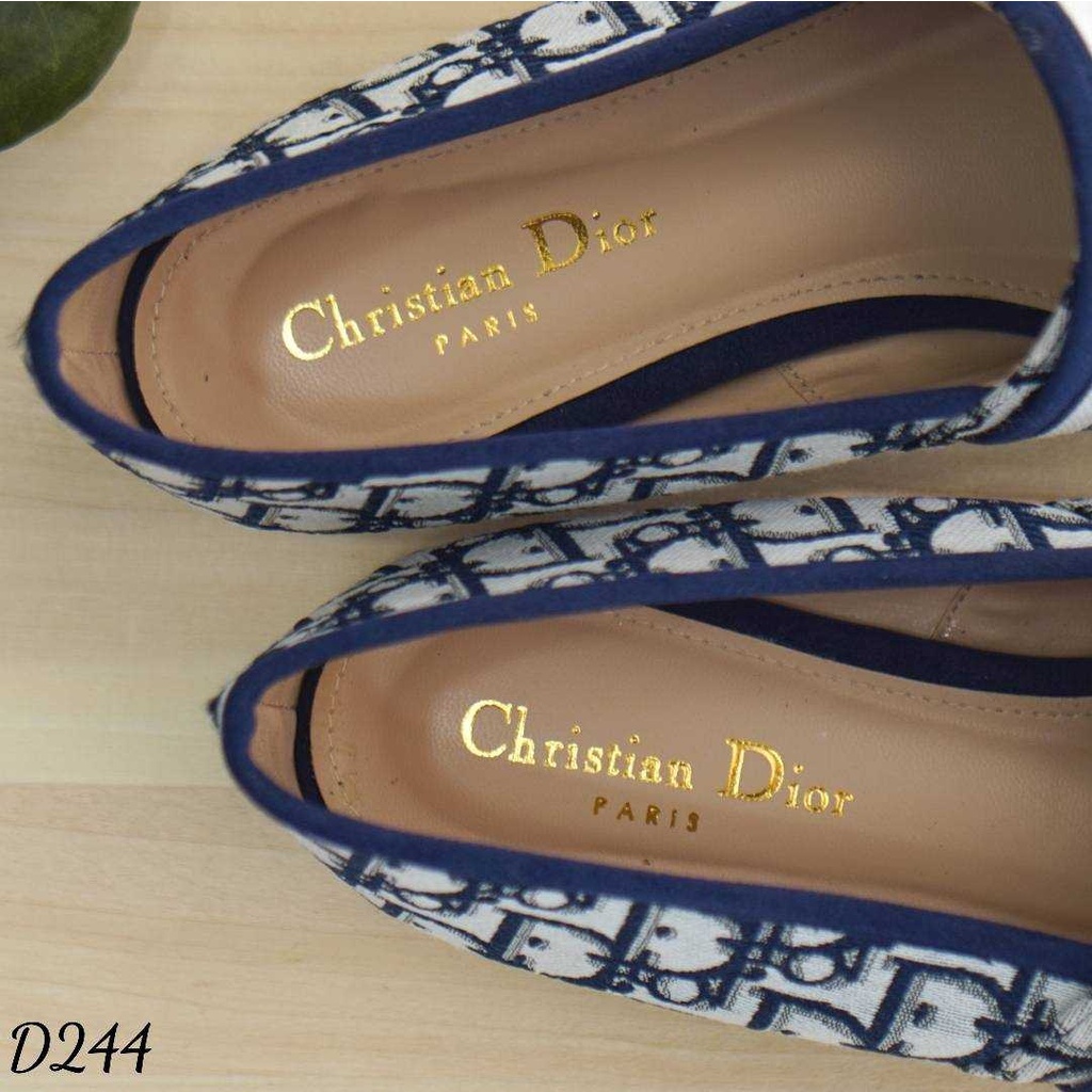 d244-รองเท้าคัทชู-ส้นแบน-ทรงสวม-งานผลิตจากผ้าแคนวาส