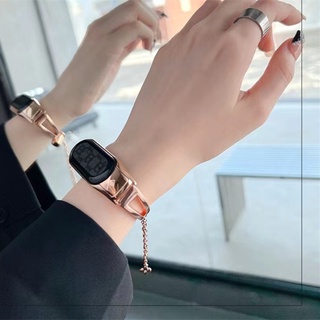 สายนาฬิกาข้อมือโลหะ ทรงสามเหลี่ยม หรูหรา แบบเปลี่ยน สําหรับ Xiaomi Mi Band Series 3 4 5 6 7 Mi Watch