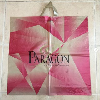 ถุง ถุงพลาสติก แบรนด์ PARAGON ของแท้ ใบใหญ่ สวย หรู ตามสไตล์ paragon น่ารักมาก ดูดีมาก ของ พารากอน ใครอยากได้ จัดเลยจ้า