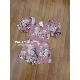 Valley Girl จั๊มสูทกางเกงขาสั้นรุ่นนี้แพทเทินใส่น่ารักมากทรงแขนน่าร้ากสุดๆ มีเข็มขัดให้ด้วย เข็มขัดปรับระดับสั้นยาวได้