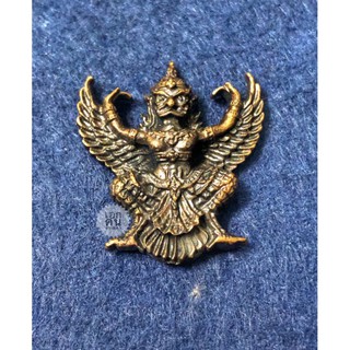 พญาครุฑ คุ้มภัย คุ้มทรัพย์ เจริญลาภ เนื้อทองแดงรมดำ ที่ระลึก พิธีมหาพุทธาภิเษก ณ วัดพระศรีรัตนศาสดาราม