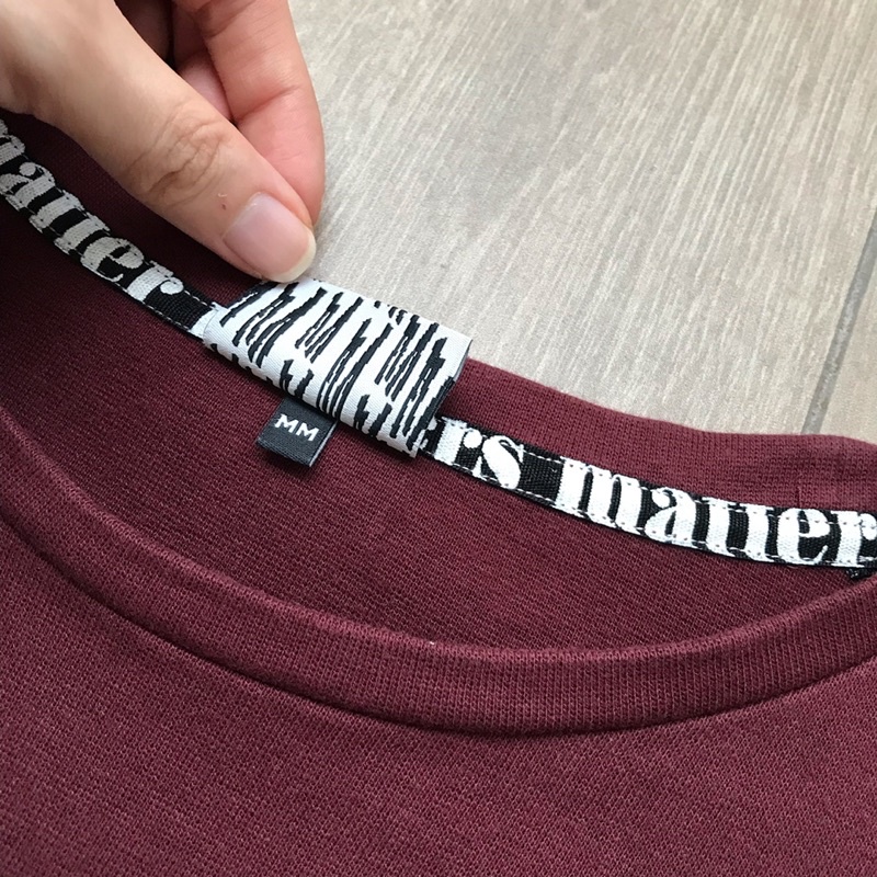 เสื้อ-แบรนด์-matter-makers-ของแท้-ดีไซน์สวยมาก-สภาพยังใหม่-สีเลือดหมู-ดีไซน์สวย-มีจีบ-ทำให้-ใส่แล้วดูผอม-แนะนำมาก