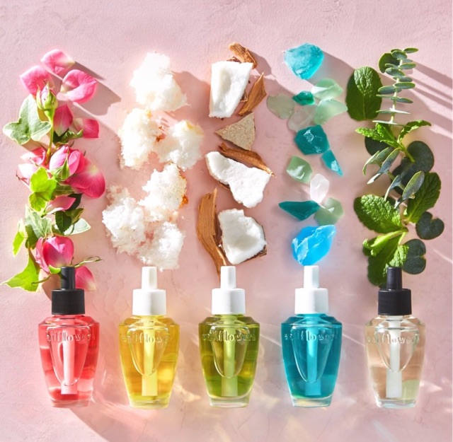 รีฟิลน้ำหอมเสียบปลั๊ก-wallflowers-bath-and-body-works-24ml-ให้ห้องหอม-สร้างความรู้สึกดีๆ-สร้างความสุข-ความอบอุ่นให้ทุกคน