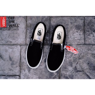 ภาพหน้าปกสินค้าVans Classic Slip-on Color Black ซึ่งคุณอาจชอบสินค้านี้