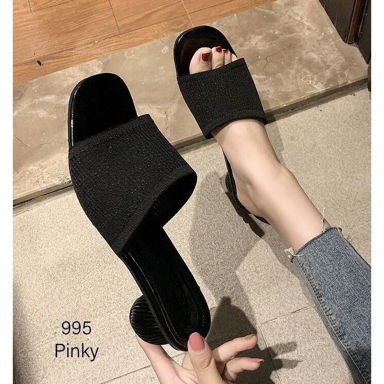 995-รองเท้าสวมส้นกลม-ใส่ง่ายตัวรองเท้าเป็นผ้าหนา