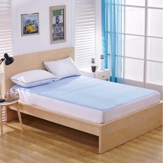 ผ้ารองกันฉี่ ผ้าปูรองเตียง ผ้าปูเตียง กันน้ำ สำหรับเตียง 6 ฟุต แบบคลุมเต็มเตียง (รัดมุม 4 ด้าน) สีฟ้า (180x200 ซม.)