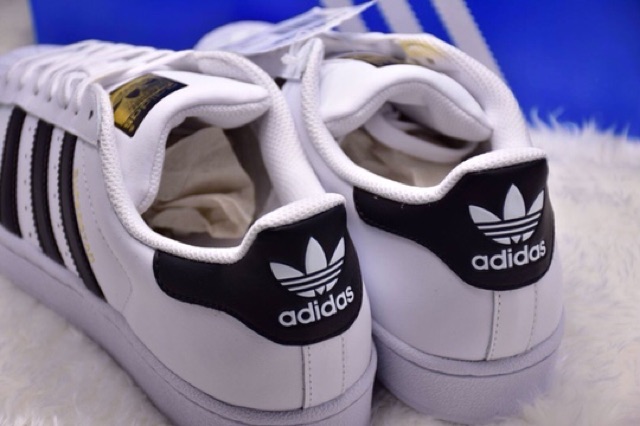 adidas-superstar-รุ่นอมตะ-สีขาวคาดดำ-logoทอง