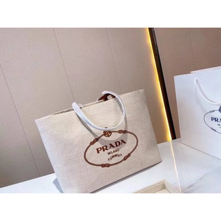 PRADA CANVAS TOTE     มาแล้วใบงานสวยมากตัวกระเป๋าทำจากผ้าแคนวาส