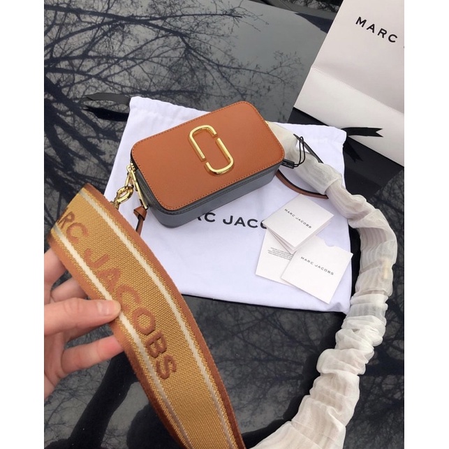 marc-jacobs-snapshot-สี-saddle-brown-สีส้มอมน้ำตาลearth-tone-กระเป๋าสะพายข้างออกงานใช้ได้ทุกโอกาส