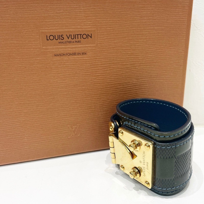 pre-owened-louis-vuitton-damier-verni-serure-นำเข้าจากญี่ปุ่น