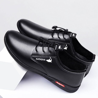 ภาพหน้าปกสินค้าจัดส่งที่รวดเร็ว👣 Casual shoes รองเท้าคัทชู รองเท้าหนัง สีดำ ที่เกี่ยวข้อง