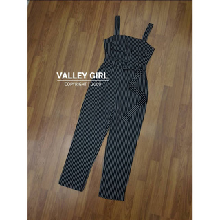 Valley Girl จั๊มสูทกางเกงขายาวรุ่นนี้เป็นผ้าทอค่า ผ้าดีมากผ้าใส่เปนทรง มีเข็มขัดให้ด้วยค่า ใส่น่าร้ากมาก