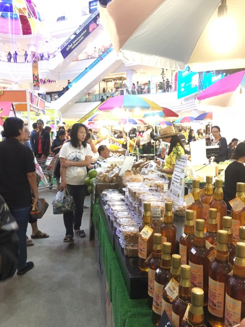 ภาพหน้าปกสินค้าน้ำผึ้งป่าแท้ (ของแท้) มาตรฐาน อย. , ฮาลาล (1,000g.) น้ำผึ้งหลวงเดือน 5 น้ำผึ้งแท้ จากธรรมชาติ 100% Honey Queen จากร้าน natvarintorn6264545 บน Shopee