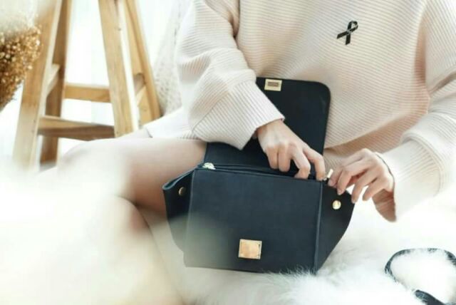 celine-mini-trapeze-handbag