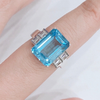 แหวนเงิน 92.5 % ฝังพลอยโทแพซสีฟ้าน้ำทะเล (SWISS BLUE TOPAZ) รุ่น NA426