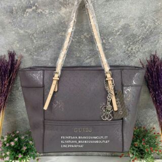 GUESS DELANEY TOTE BAGแท้💯💯💯 กระเป๋าทรง shopping หนังเงาสวยลายแบรนด์ ของแท้! สวยงามเลอค่ามากๆค่ะใบนี้
