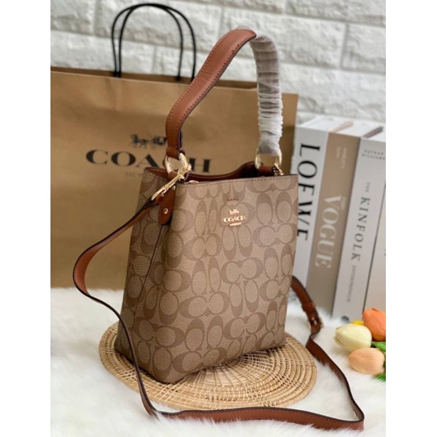 กระเป๋า-coach-small-town-bucket-bag-แท้-ส่งฟรี