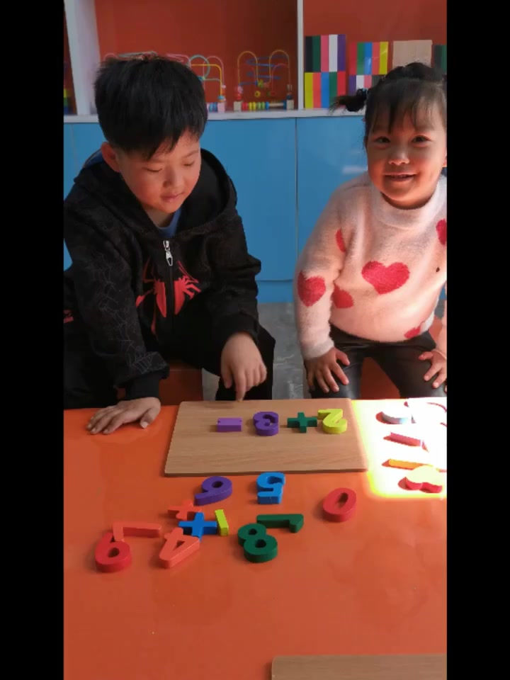 ของเล่นเด็ก-ของเล่นไม้-บล็อคไม้เสริมพัฒนาการเด็ก-บล็อคไม้เลขาคณิต-บล็อคไม้-abc