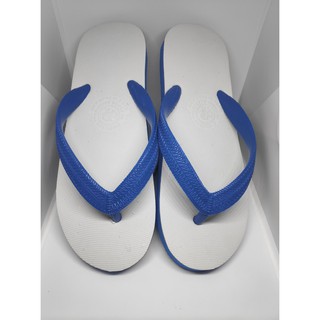 ภาพหน้าปกสินค้ารองเท้าฟองน้ำ 3หู หน้าขาวสีน้ำเงิน ซึ่งคุณอาจชอบราคาและรีวิวของสินค้านี้