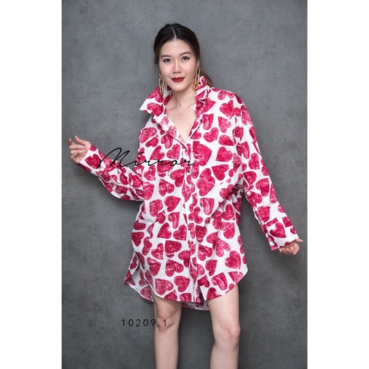 ทักก่อนสั่ง-10209-เดรสเชิ้ตทรงโคร่ง-oversize-ลายหัวใจ-อก50-mirror