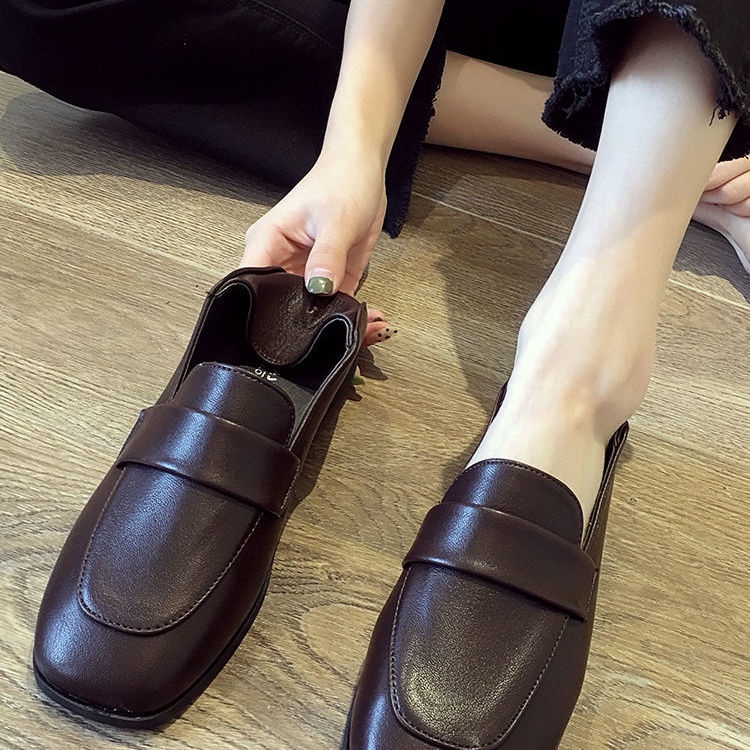 ภาพหน้าปกสินค้ารองเท้าผู้หญิง ใหม่ 2021 รองเท้าหนังใบเล็ก สไตล์อังกฤษ รองเท้าส้นแบนสตรีเกาหลี รองเท้าคัชชูส้นแบนหัวเหลี่ยม