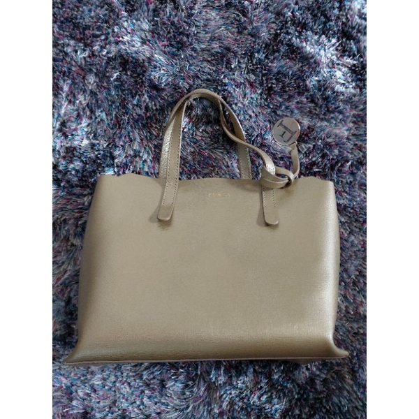 Furla Sally Small Saffiano Genuine Leather Tote Bag (มือสองสภาพใหม่กริ๊บ)