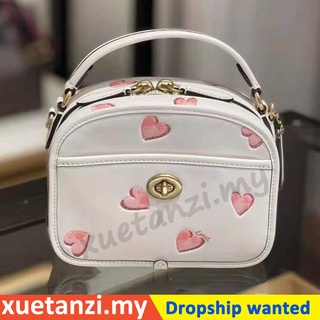 COACH C3920 กระเป๋าสตรีแฟชั่นหนึ่งไหล่ วันวาเลนไทน์กระเป๋าถือใหม่/พิมพ์รัก/เทรนด์/ทุกการแข่งขัน