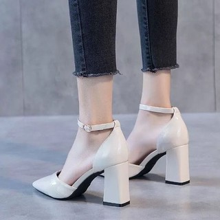 ภาพหน้าปกสินค้าในสต็อก👡 รองเท้าส้นสูงสีขาวรองเท้าส้นสูงนางฟ้าส้นหนาแฟชั่นรองเท้าผู้หญิง ที่เกี่ยวข้อง