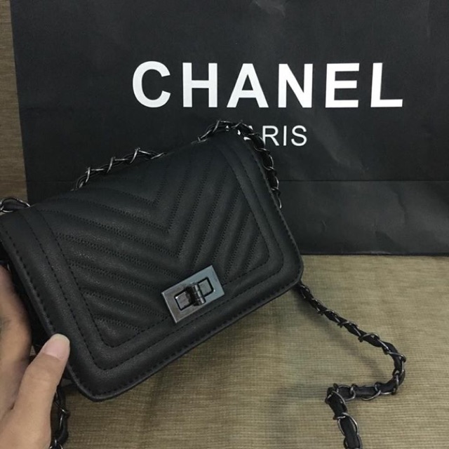 กระเป๋าหนังสะพาย-สไตล์-chanel