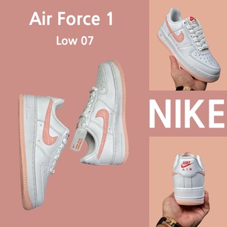 สินค้า （ยิงจริง）Nike Air Force 1 Low 07 ขาวชมพู รองเท้าผ้าใบ รองเท้า รองเท้าวิ่ง รองเท้า nike