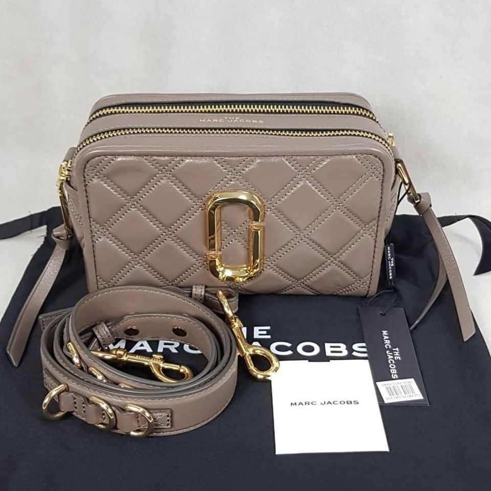 THE MARC JACOBS The Softshot 21 Quilted Leather Crossbody Bag Shopee