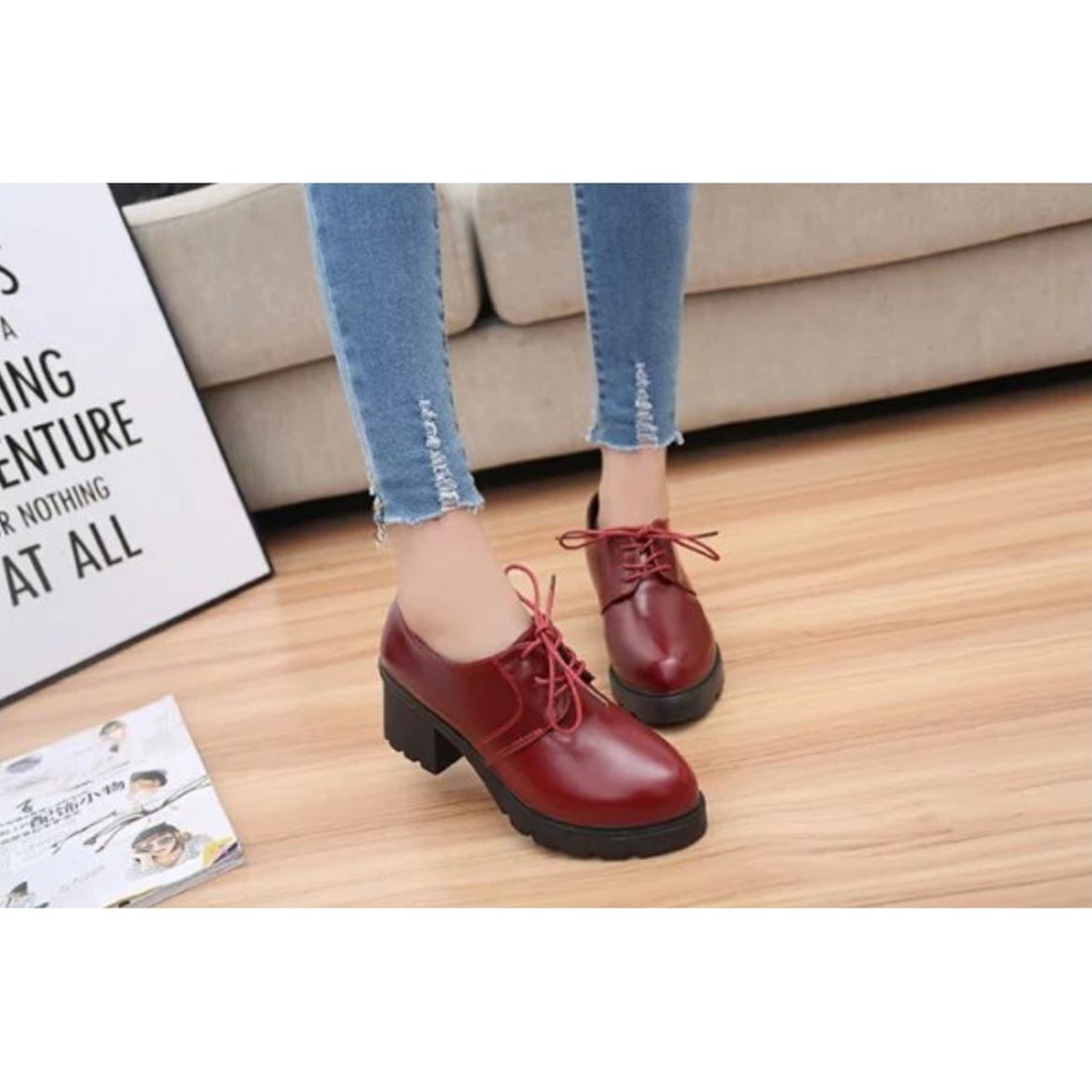 ภาพหน้าปกสินค้าพร้อมส่ง QUILLA รองเท้าแฟชั่น รองเท้าหนัง Platform Leather Women Boots Women Shoes