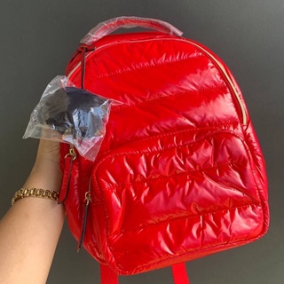 ภาพขนาดย่อของสินค้ากระเป๋าเป้ Estee Lauder หนังสีแดงสีสันสดใส ขนาด 5x12x12 นิ้ว