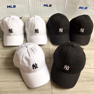 หมวก MLB สีขาวโลโก้อันเล็กสีดำ