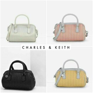 CHARLES &amp; KEITH MINI TEXTURED BOWLING BAG
มาแรง!! ตามความน่ารัก กระเป๋าถือทรงหมอนมินิ
เก๋ไก๋ ไม่เหมือนใคร ck