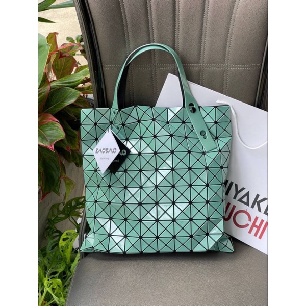 baobao-issey-miyake-prism-frost-tote-bag