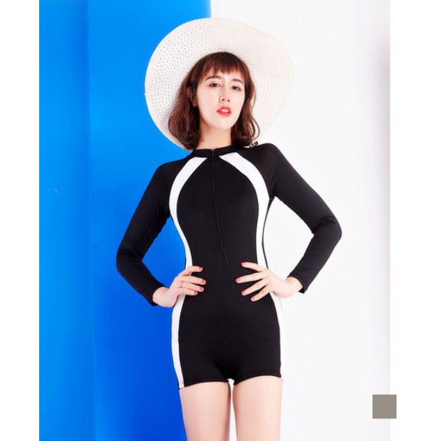 ภาพหน้าปกสินค้า990 ชุดว่ายน้ำวันพีซ ชุดว่ายน้ำแขนยาว ขาสั้น ชุดว่ายน้ำสุดฮิต S-4XL ชุดว่ายน้ำกีฬาแฟชั่นเกาหลีขนาดบวกชุดว่ายน้ำผู้หญิง